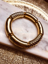 Charger l'image dans la galerie, Bracelet en perles tubes Sierra - Jonc en perles tubes Sierra – Élégance et Originalité en Perles Tubes Dorées