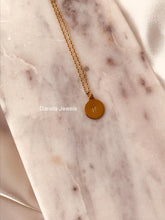 Charger l'image dans la galerie, Collier Astrahé avec un pendentif signe astrologique - Méthode de gravure à la main (estampage)