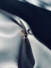 Charger l'image dans la galerie, Piercing Idil en acier inoxydable 316L avec cœur et strass oxyde de zirconium