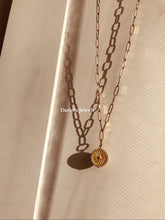 Charger l'image dans la galerie, Sautoir Irati – Collier médaillon au style marin, élégant et tendance