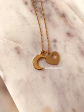 Charger l'image dans la galerie, Collier Lune d'amour avec deux pendentifs - Méthode de gravure à la main (estampage)