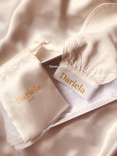 Charger l'image dans la galerie, Gant Exfoliant en Soie – L’art du Gommage Doux et Efficace -