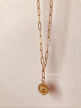 Charger l'image dans la galerie, Sautoir Irati – Collier médaillon au style marin, élégant et tendance