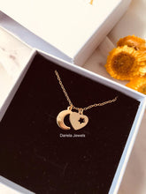 Charger l'image dans la galerie, Collier Lune d'amour avec deux pendentifs - Méthode de gravure à la main (estampage)