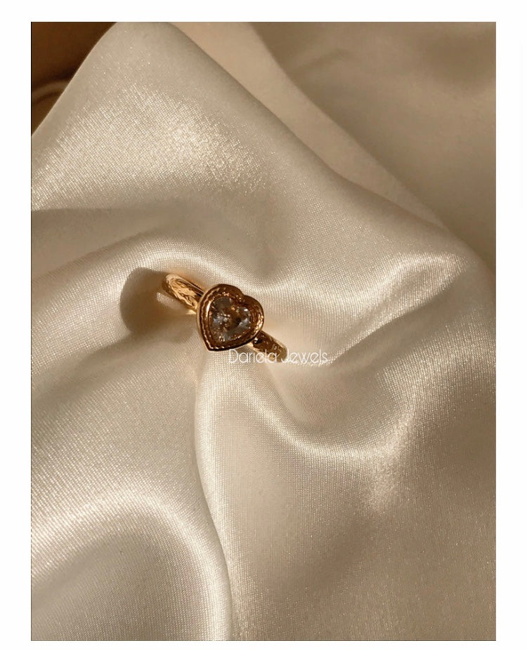 Quelle est la signification de la bague de promesse ? Dariela Jewels
