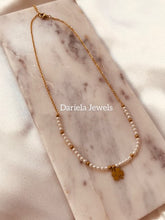 Charger l&#39;image dans la galerie, Collier en perles d&#39;eau douce avec pendentif trèfle Morjana
