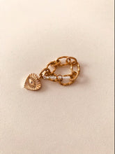 Charger l&#39;image dans la galerie, Bague chaînette Mallory avec un pendant cœur
