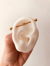 Charger l'image dans la galerie, Piercing industriel Tanina Gold
