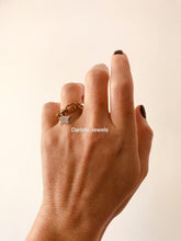 Charger l&#39;image dans la galerie, Bague chaînette initiale Manon -  personnalisable estampée à la main

