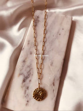 Charger l'image dans la galerie, Sautoir Elio - Collier avec pendentif au style céleste et tendance
