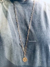 Charger l'image dans la galerie, Sautoir Irati – Collier médaillon au style marin, élégant et tendance
