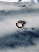 Charger l&#39;image dans la galerie, Anneau d’oreille Rocky en acier inoxydable 316L avec pierres oxyde de zirconium
