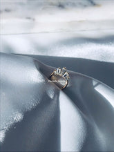 Charger l&#39;image dans la galerie, Anneau d’oreille Rocky en acier inoxydable 316L avec pierres oxyde de zirconium
