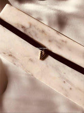 Charger l&#39;image dans la galerie, Ras de cou Nina en velours avec pendentif cœur doré
