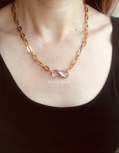 Charger l'image dans la galerie, Collier Infini - Chaîne dorée &amp; fermoir signature argenté
