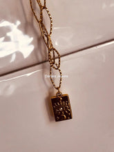 Charger l&#39;image dans la galerie, Collier Isobel en acier inoxydable avec son charm Night Iris
