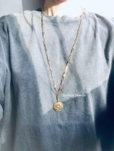 Charger l'image dans la galerie, Sautoir Elio - Collier avec pendentif au style céleste et tendance
