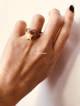 Charger l&#39;image dans la galerie, Bague chaînette initiale Many -  personnalisable estampée à la main
