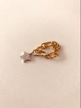 Charger l&#39;image dans la galerie, Bague chaînette initiale Manon -  personnalisable estampée à la main
