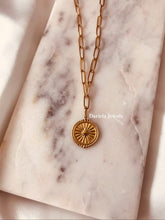 Charger l'image dans la galerie, Sautoir Irati – Collier médaillon au style marin, élégant et tendance
