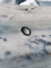 Charger l&#39;image dans la galerie, Anneau d’oreille Mirren en acier inoxydable 316L avec pierres en oxyde de zirconium
