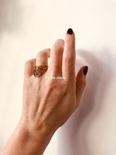 Charger l&#39;image dans la galerie, Bague chaînette Mallory avec un pendant cœur
