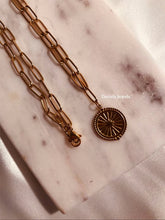 Charger l'image dans la galerie, Sautoir Irati – Collier médaillon au style marin, élégant et tendance
